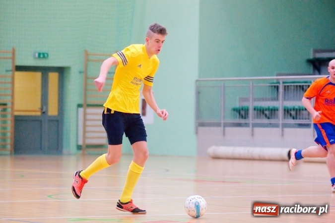 Zdjęcie w galerii na portalu naszraciborz.pl: HLPN: Niedzielny maraton futsalu. Zmarnowana szansa M&D Metallbau. Galaktikos nowym liderem I ligi wiadomości z regionu