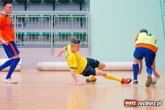 Zdjęcie w galerii na portalu naszraciborz.pl: HLPN: Niedzielny maraton futsalu. Zmarnowana szansa M&D Metallbau. Galaktikos nowym liderem I ligi wiadomości z regionu