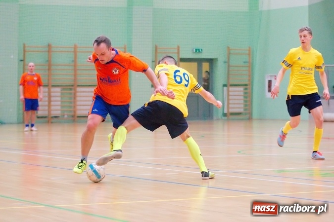 Zdjęcie w galerii na portalu naszraciborz.pl: HLPN: Niedzielny maraton futsalu. Zmarnowana szansa M&D Metallbau. Galaktikos nowym liderem I ligi wiadomości z regionu