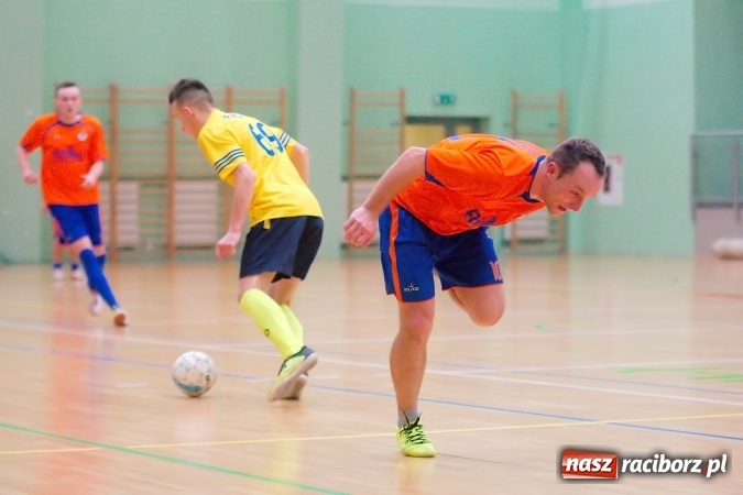 Zdjęcie w galerii na portalu naszraciborz.pl: HLPN: Niedzielny maraton futsalu. Zmarnowana szansa M&D Metallbau. Galaktikos nowym liderem I ligi wiadomości z regionu