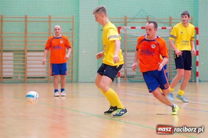 Zdjęcie w galerii na portalu naszraciborz.pl: HLPN: Niedzielny maraton futsalu. Zmarnowana szansa M&D Metallbau. Galaktikos nowym liderem I ligi wiadomości z regionu
