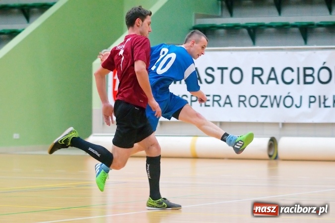 Zdjęcie w galerii na portalu naszraciborz.pl: HLPN: Niedzielny maraton futsalu. Zmarnowana szansa M&D Metallbau. Galaktikos nowym liderem I ligi wiadomości z regionu