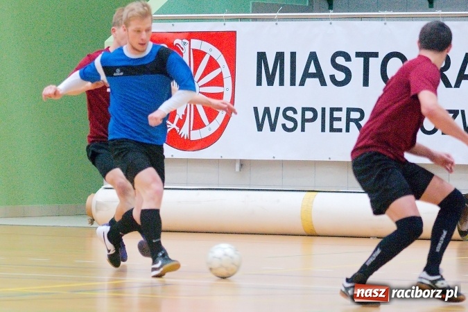 Zdjęcie w galerii na portalu naszraciborz.pl: HLPN: Niedzielny maraton futsalu. Zmarnowana szansa M&D Metallbau. Galaktikos nowym liderem I ligi wiadomości z regionu