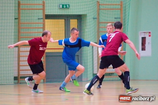 Zdjęcie w galerii na portalu naszraciborz.pl: HLPN: Niedzielny maraton futsalu. Zmarnowana szansa M&D Metallbau. Galaktikos nowym liderem I ligi wiadomości z regionu