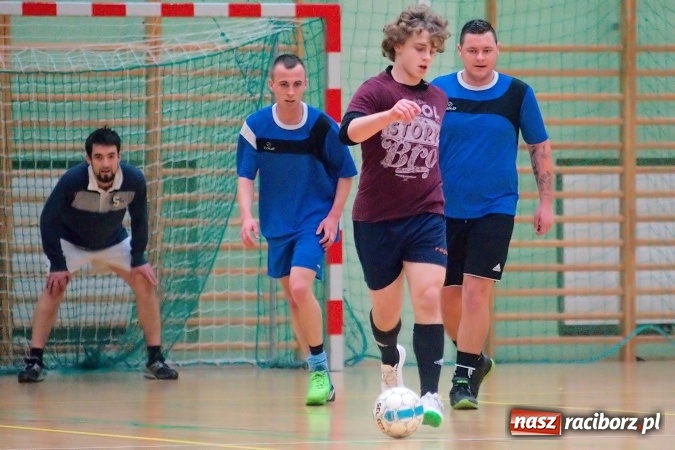 Zdjęcie w galerii na portalu naszraciborz.pl: HLPN: Niedzielny maraton futsalu. Zmarnowana szansa M&D Metallbau. Galaktikos nowym liderem I ligi wiadomości z regionu