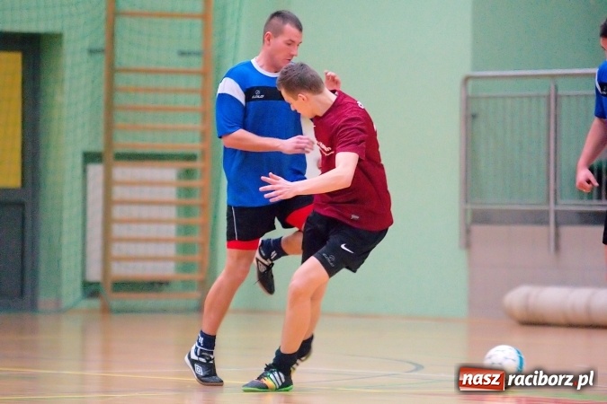 Zdjęcie w galerii na portalu naszraciborz.pl: HLPN: Niedzielny maraton futsalu. Zmarnowana szansa M&D Metallbau. Galaktikos nowym liderem I ligi wiadomości z regionu