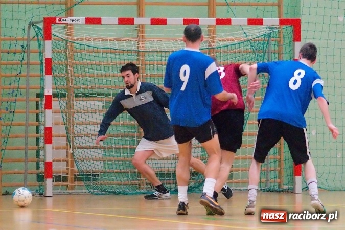 Zdjęcie w galerii na portalu naszraciborz.pl: HLPN: Niedzielny maraton futsalu. Zmarnowana szansa M&D Metallbau. Galaktikos nowym liderem I ligi wiadomości z regionu
