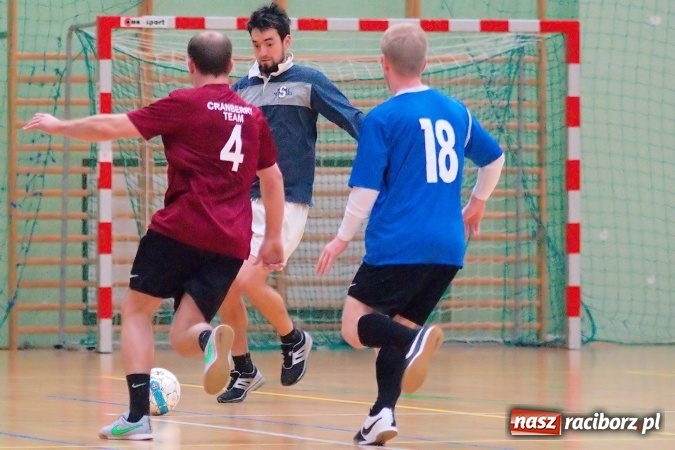 Zdjęcie w galerii na portalu naszraciborz.pl: HLPN: Niedzielny maraton futsalu. Zmarnowana szansa M&D Metallbau. Galaktikos nowym liderem I ligi wiadomości z regionu