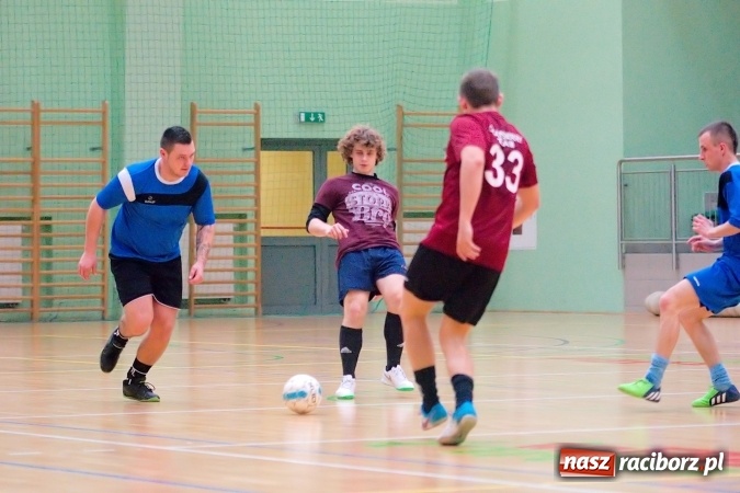 Zdjęcie w galerii na portalu naszraciborz.pl: HLPN: Niedzielny maraton futsalu. Zmarnowana szansa M&D Metallbau. Galaktikos nowym liderem I ligi wiadomości z regionu