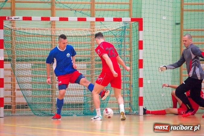Zdjęcie w galerii na portalu naszraciborz.pl: HLPN: Niedzielny maraton futsalu. Zmarnowana szansa M&D Metallbau. Galaktikos nowym liderem I ligi wiadomości z regionu