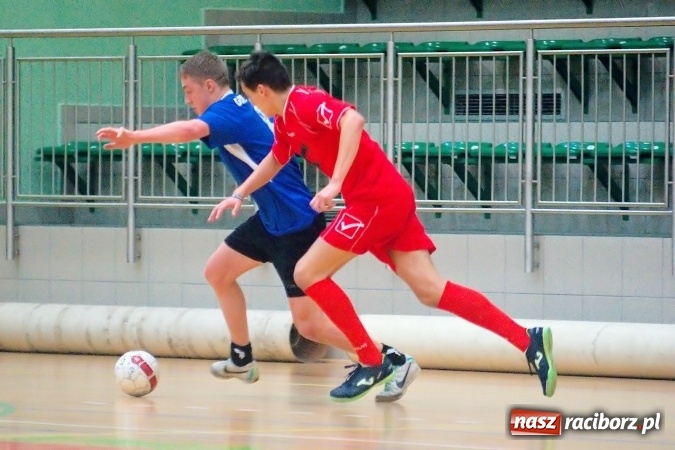 Zdjęcie w galerii na portalu naszraciborz.pl: HLPN: Niedzielny maraton futsalu. Zmarnowana szansa M&D Metallbau. Galaktikos nowym liderem I ligi wiadomości z regionu