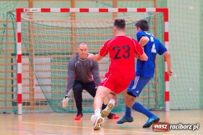 Zdjęcie w galerii na portalu naszraciborz.pl: HLPN: Niedzielny maraton futsalu. Zmarnowana szansa M&D Metallbau. Galaktikos nowym liderem I ligi wiadomości z regionu