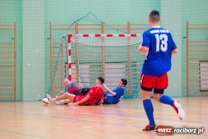 Zdjęcie w galerii na portalu naszraciborz.pl: HLPN: Niedzielny maraton futsalu. Zmarnowana szansa M&D Metallbau. Galaktikos nowym liderem I ligi wiadomości z regionu