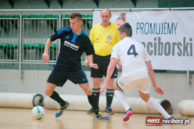 Zdjęcie w galerii na portalu naszraciborz.pl: HLPN: Niedzielny maraton futsalu. Zmarnowana szansa M&D Metallbau. Galaktikos nowym liderem I ligi wiadomości z regionu