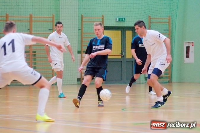 Zdjęcie w galerii na portalu naszraciborz.pl: HLPN: Niedzielny maraton futsalu. Zmarnowana szansa M&D Metallbau. Galaktikos nowym liderem I ligi wiadomości z regionu