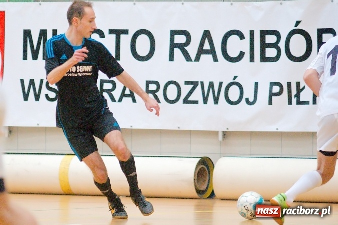 Zdjęcie w galerii na portalu naszraciborz.pl: HLPN: Niedzielny maraton futsalu. Zmarnowana szansa M&D Metallbau. Galaktikos nowym liderem I ligi wiadomości z regionu