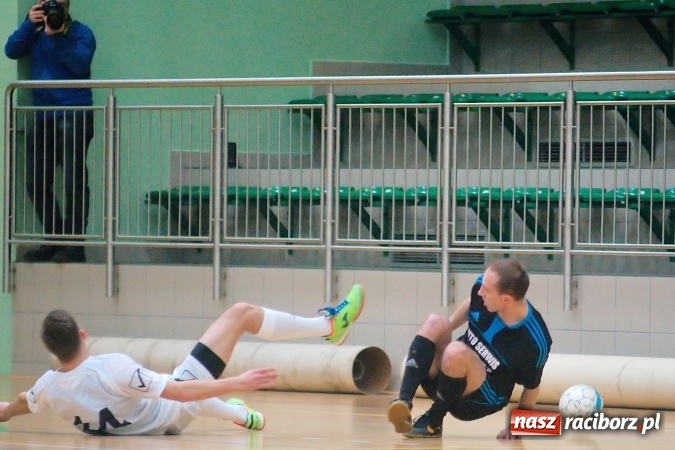 Zdjęcie w galerii na portalu naszraciborz.pl: HLPN: Niedzielny maraton futsalu. Zmarnowana szansa M&D Metallbau. Galaktikos nowym liderem I ligi wiadomości z regionu