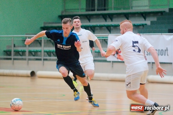 Zdjęcie w galerii na portalu naszraciborz.pl: HLPN: Niedzielny maraton futsalu. Zmarnowana szansa M&D Metallbau. Galaktikos nowym liderem I ligi wiadomości z regionu