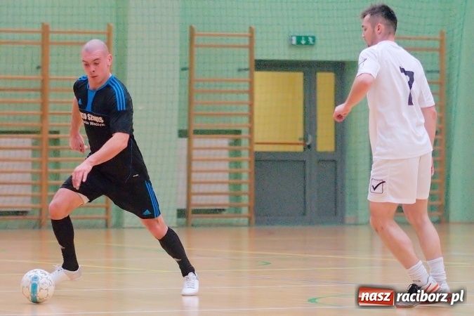 Zdjęcie w galerii na portalu naszraciborz.pl: HLPN: Niedzielny maraton futsalu. Zmarnowana szansa M&D Metallbau. Galaktikos nowym liderem I ligi wiadomości z regionu