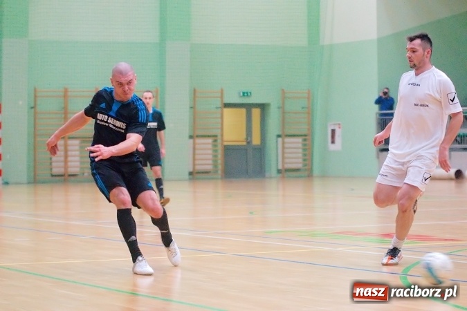 Zdjęcie w galerii na portalu naszraciborz.pl: HLPN: Niedzielny maraton futsalu. Zmarnowana szansa M&D Metallbau. Galaktikos nowym liderem I ligi wiadomości z regionu