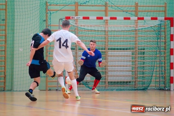 Zdjęcie w galerii na portalu naszraciborz.pl: HLPN: Niedzielny maraton futsalu. Zmarnowana szansa M&D Metallbau. Galaktikos nowym liderem I ligi wiadomości z regionu