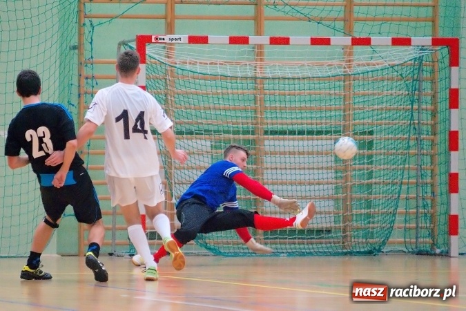 Zdjęcie w galerii na portalu naszraciborz.pl: HLPN: Niedzielny maraton futsalu. Zmarnowana szansa M&D Metallbau. Galaktikos nowym liderem I ligi wiadomości z regionu