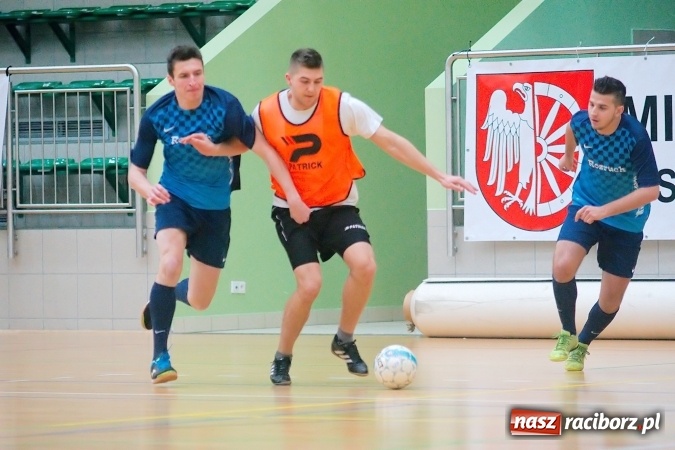 Zdjęcie w galerii na portalu naszraciborz.pl: HLPN: Niedzielny maraton futsalu. Zmarnowana szansa M&D Metallbau. Galaktikos nowym liderem I ligi wiadomości z regionu