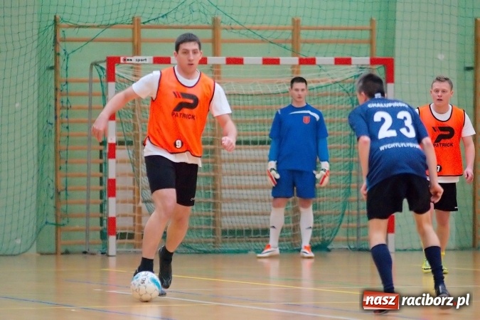 Zdjęcie w galerii na portalu naszraciborz.pl: HLPN: Niedzielny maraton futsalu. Zmarnowana szansa M&D Metallbau. Galaktikos nowym liderem I ligi wiadomości z regionu