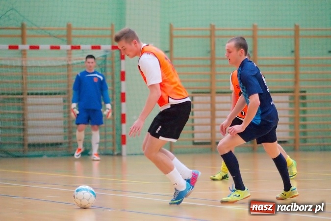 Zdjęcie w galerii na portalu naszraciborz.pl: HLPN: Niedzielny maraton futsalu. Zmarnowana szansa M&D Metallbau. Galaktikos nowym liderem I ligi wiadomości z regionu