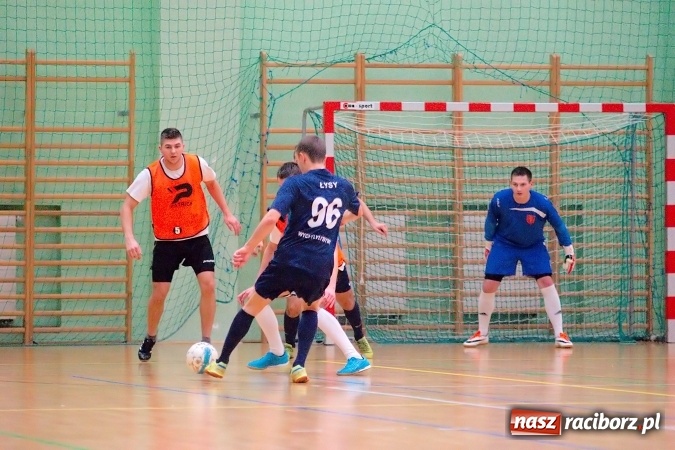Zdjęcie w galerii na portalu naszraciborz.pl: HLPN: Niedzielny maraton futsalu. Zmarnowana szansa M&D Metallbau. Galaktikos nowym liderem I ligi wiadomości z regionu
