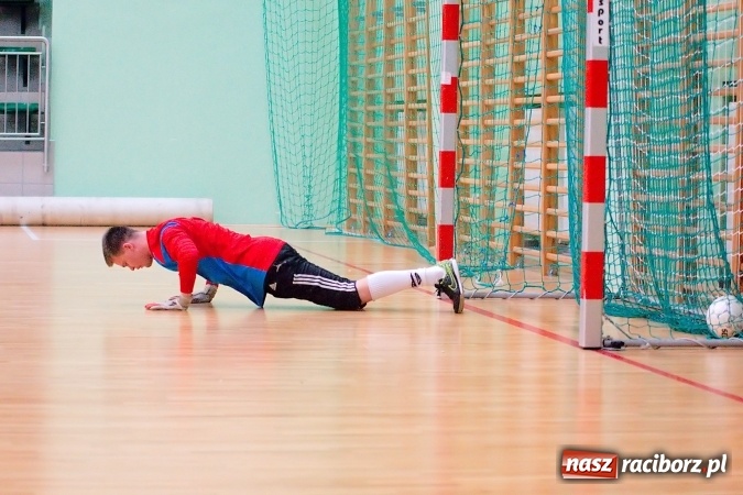 Zdjęcie w galerii na portalu naszraciborz.pl: HLPN: Niedzielny maraton futsalu. Zmarnowana szansa M&D Metallbau. Galaktikos nowym liderem I ligi wiadomości z regionu