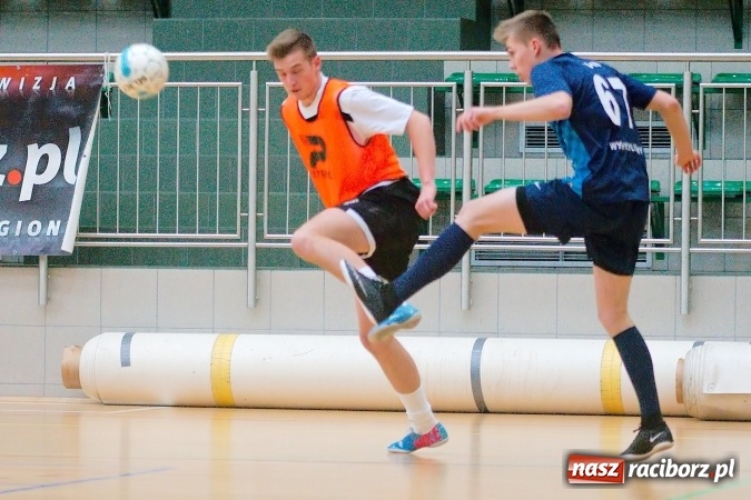 Zdjęcie w galerii na portalu naszraciborz.pl: HLPN: Niedzielny maraton futsalu. Zmarnowana szansa M&D Metallbau. Galaktikos nowym liderem I ligi wiadomości z regionu