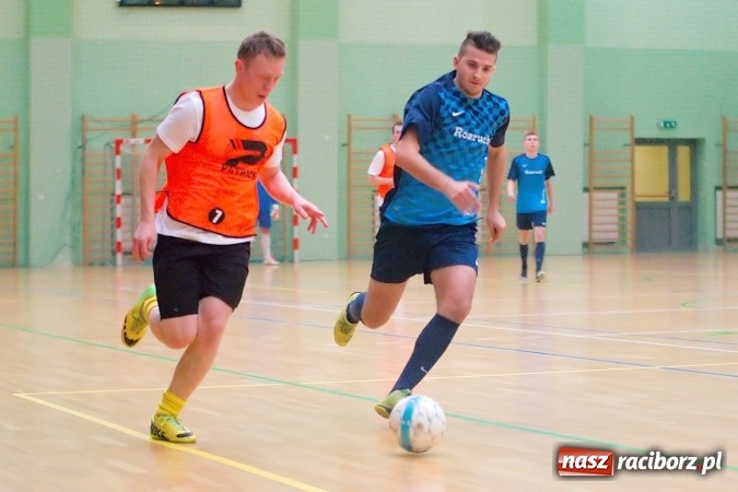 Zdjęcie w galerii na portalu naszraciborz.pl: HLPN: Niedzielny maraton futsalu. Zmarnowana szansa M&D Metallbau. Galaktikos nowym liderem I ligi wiadomości z regionu