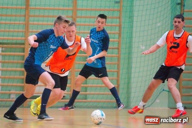 Zdjęcie w galerii na portalu naszraciborz.pl: HLPN: Niedzielny maraton futsalu. Zmarnowana szansa M&D Metallbau. Galaktikos nowym liderem I ligi wiadomości z regionu