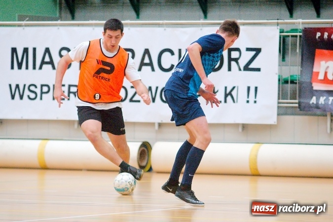 Zdjęcie w galerii na portalu naszraciborz.pl: HLPN: Niedzielny maraton futsalu. Zmarnowana szansa M&D Metallbau. Galaktikos nowym liderem I ligi wiadomości z regionu