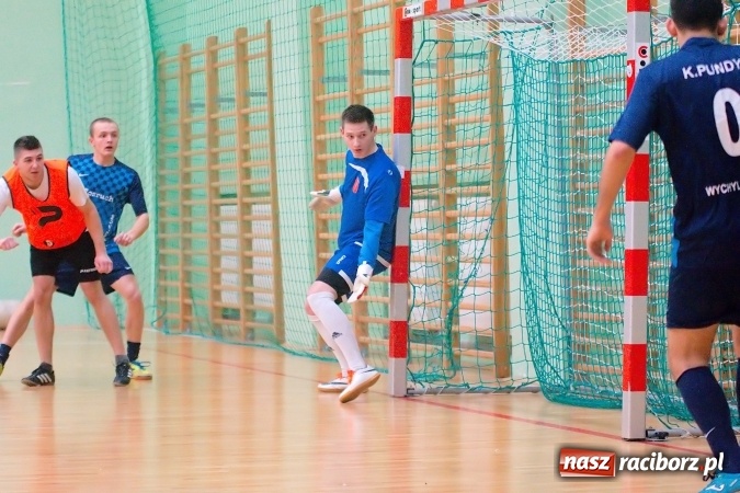 Zdjęcie w galerii na portalu naszraciborz.pl: HLPN: Niedzielny maraton futsalu. Zmarnowana szansa M&D Metallbau. Galaktikos nowym liderem I ligi wiadomości z regionu