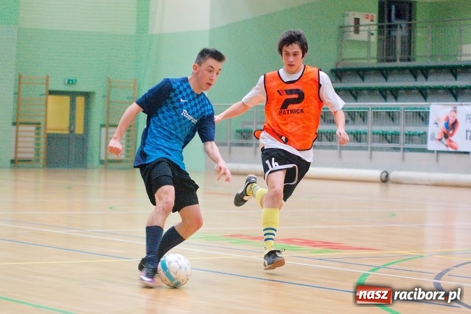 Zdjęcie w galerii na portalu naszraciborz.pl: HLPN: Niedzielny maraton futsalu. Zmarnowana szansa M&D Metallbau. Galaktikos nowym liderem I ligi wiadomości z regionu