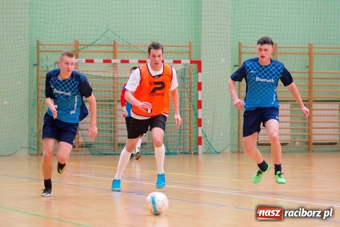 Zdjęcie w galerii na portalu naszraciborz.pl: HLPN: Niedzielny maraton futsalu. Zmarnowana szansa M&D Metallbau. Galaktikos nowym liderem I ligi wiadomości z regionu