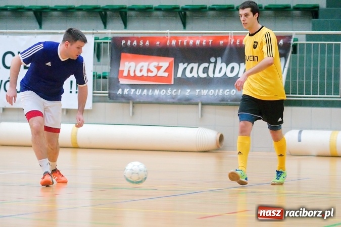Zdjęcie w galerii na portalu naszraciborz.pl: HLPN: Niedzielny maraton futsalu. Zmarnowana szansa M&D Metallbau. Galaktikos nowym liderem I ligi wiadomości z regionu