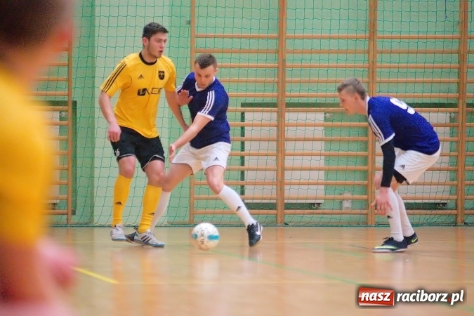 Zdjęcie w galerii na portalu naszraciborz.pl: HLPN: Niedzielny maraton futsalu. Zmarnowana szansa M&D Metallbau. Galaktikos nowym liderem I ligi wiadomości z regionu