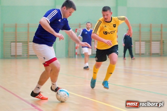 Zdjęcie w galerii na portalu naszraciborz.pl: HLPN: Niedzielny maraton futsalu. Zmarnowana szansa M&D Metallbau. Galaktikos nowym liderem I ligi wiadomości z regionu