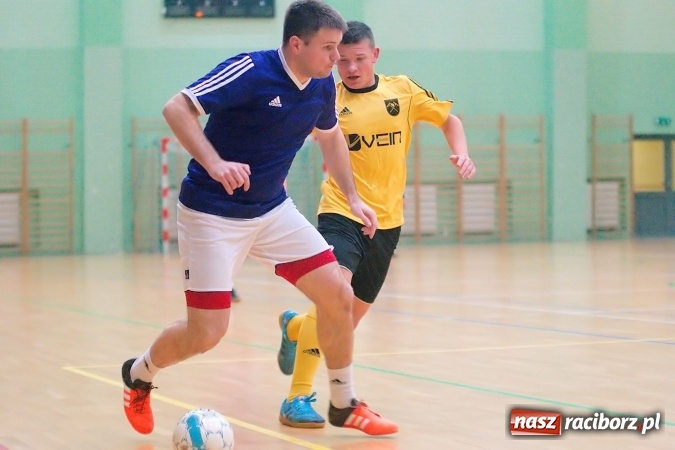 Zdjęcie w galerii na portalu naszraciborz.pl: HLPN: Niedzielny maraton futsalu. Zmarnowana szansa M&D Metallbau. Galaktikos nowym liderem I ligi wiadomości z regionu