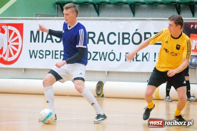 Zdjęcie w galerii na portalu naszraciborz.pl: HLPN: Niedzielny maraton futsalu. Zmarnowana szansa M&D Metallbau. Galaktikos nowym liderem I ligi wiadomości z regionu