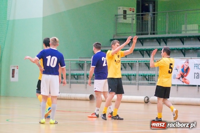 Zdjęcie w galerii na portalu naszraciborz.pl: HLPN: Niedzielny maraton futsalu. Zmarnowana szansa M&D Metallbau. Galaktikos nowym liderem I ligi wiadomości z regionu