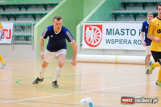 Zdjęcie w galerii na portalu naszraciborz.pl: HLPN: Niedzielny maraton futsalu. Zmarnowana szansa M&D Metallbau. Galaktikos nowym liderem I ligi wiadomości z regionu