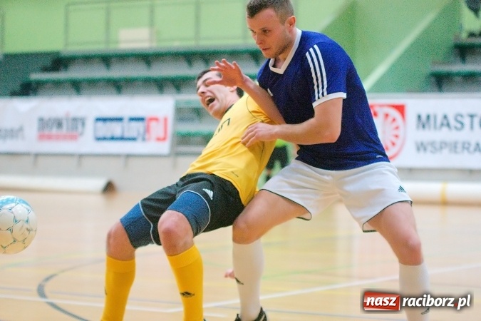 Zdjęcie w galerii na portalu naszraciborz.pl: HLPN: Niedzielny maraton futsalu. Zmarnowana szansa M&D Metallbau. Galaktikos nowym liderem I ligi wiadomości z regionu