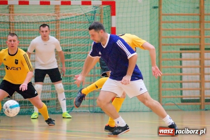Zdjęcie w galerii na portalu naszraciborz.pl: HLPN: Niedzielny maraton futsalu. Zmarnowana szansa M&D Metallbau. Galaktikos nowym liderem I ligi wiadomości z regionu