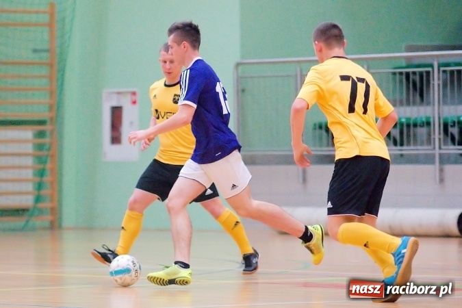 Zdjęcie w galerii na portalu naszraciborz.pl: HLPN: Niedzielny maraton futsalu. Zmarnowana szansa M&D Metallbau. Galaktikos nowym liderem I ligi wiadomości z regionu
