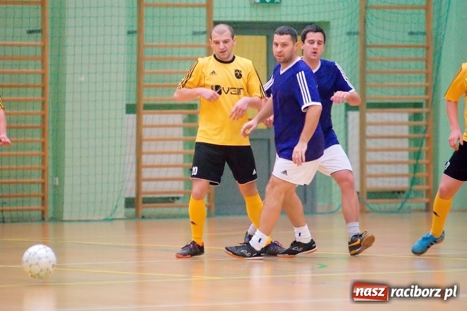 Zdjęcie w galerii na portalu naszraciborz.pl: HLPN: Niedzielny maraton futsalu. Zmarnowana szansa M&D Metallbau. Galaktikos nowym liderem I ligi wiadomości z regionu
