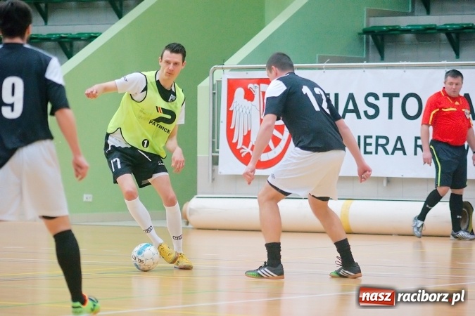 Zdjęcie w galerii na portalu naszraciborz.pl: HLPN: Niedzielny maraton futsalu. Zmarnowana szansa M&D Metallbau. Galaktikos nowym liderem I ligi wiadomości z regionu